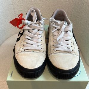 Off white sneakers. used. box and dust bag included.